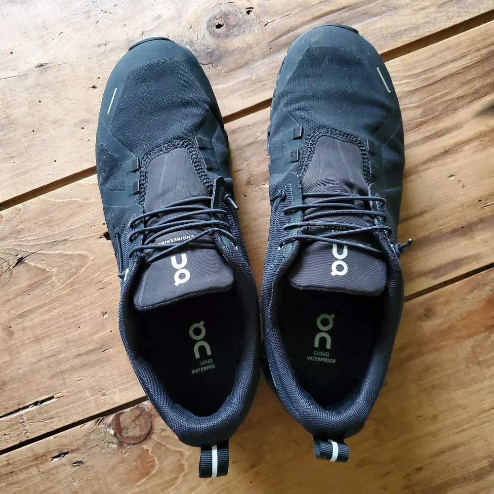 On Running Cloud 5 Waterproof all Black Men's Sneaker Size 8.5